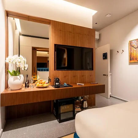 Luxury Near Colosseum Rome
